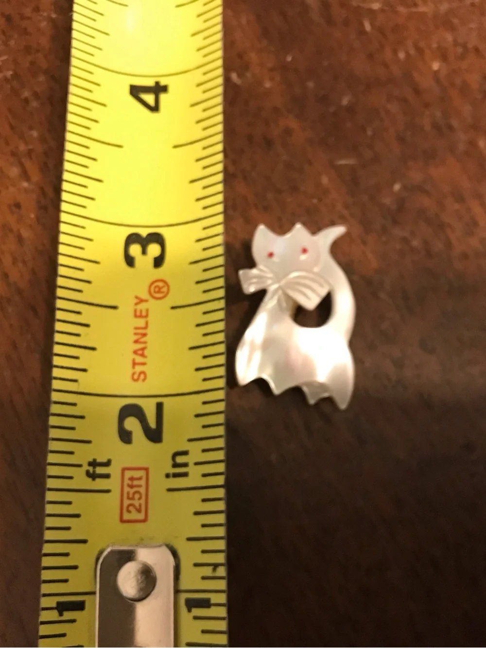 Adorable Vintage Mother of Pearl Kitty Cat Brooch Pin
